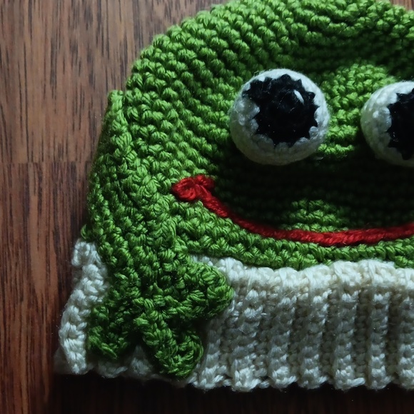 Frog hat - Picture 2 of 5